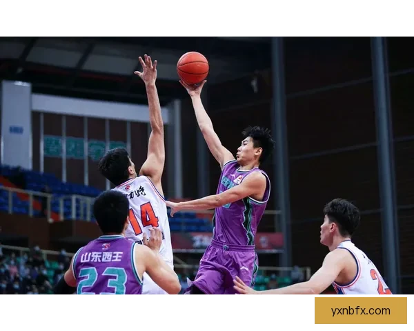 山东与福建对决回顾：关键战术解析与球员表现全景盘点